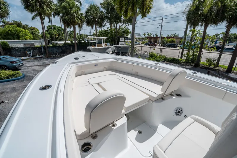 Slide: The Image of Sea Hunt Ultra 275 SE 2026 - 25