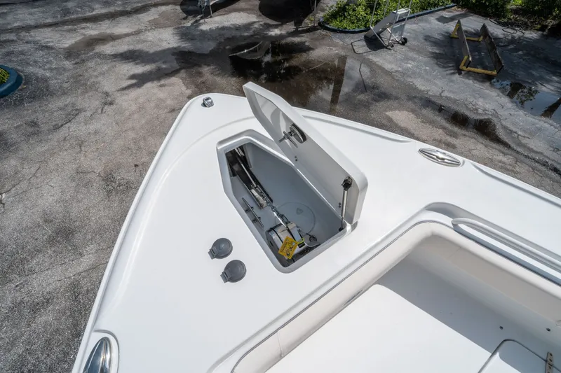 Slide: The Image of Sea Hunt Ultra 275 SE 2026 - 30