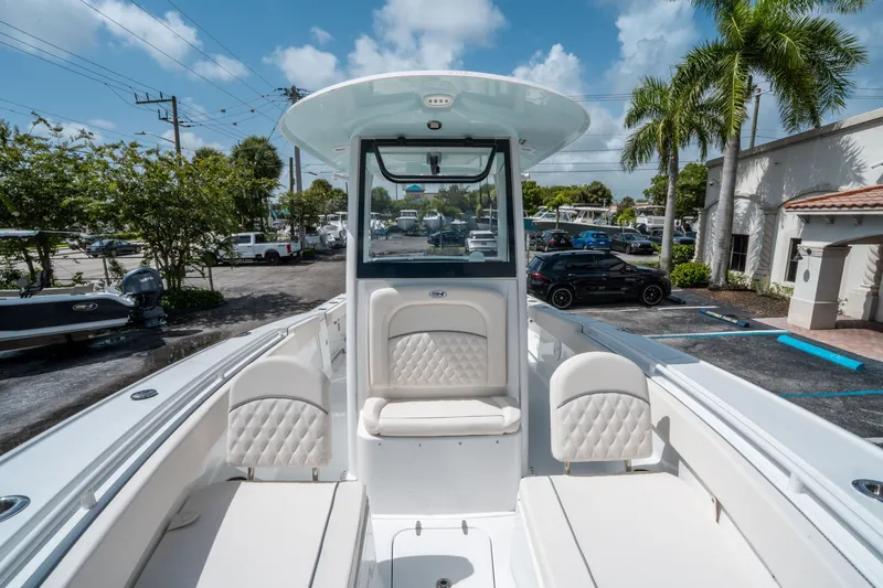 Slide: The Image of Sea Hunt Ultra 275 SE 2026 - 31