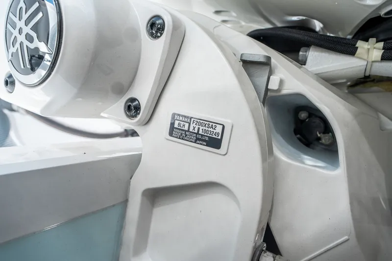 Slide: The Image of Sea Hunt Ultra 275 SE 2026 - 33