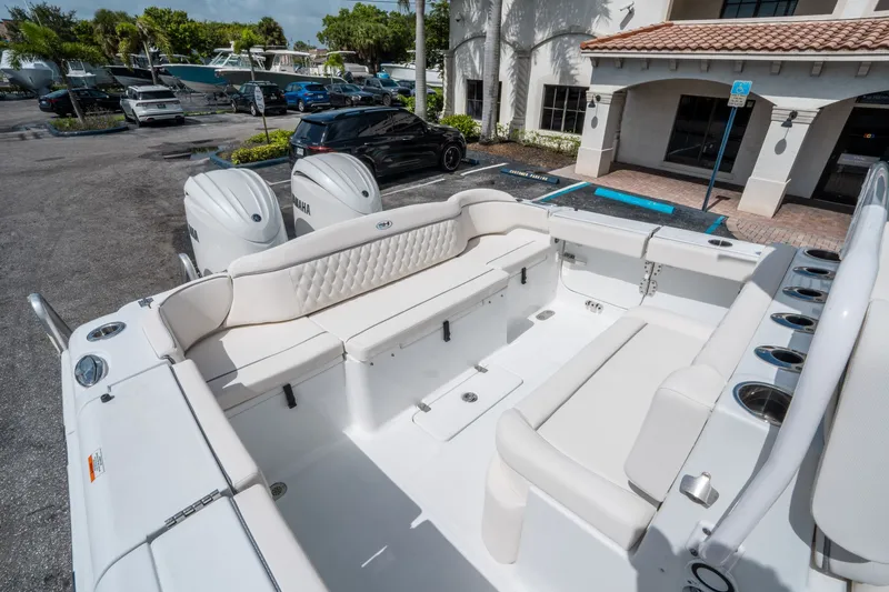 Slide: The Image of Sea Hunt Ultra 275 SE 2026 - 10