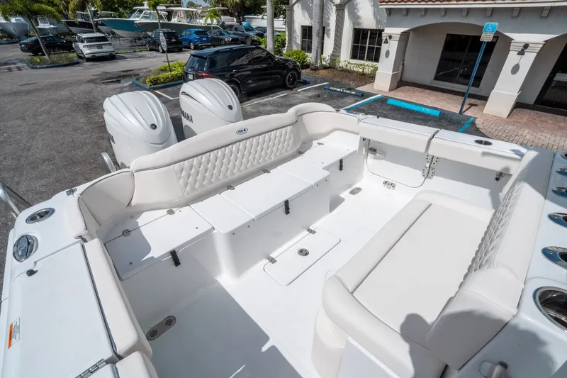 Slide: The Image of Sea Hunt Ultra 275 SE 2026 - 11