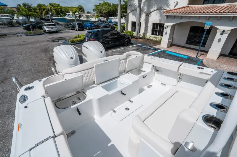 Slide: The Image of Sea Hunt Ultra 275 SE 2026 - 12