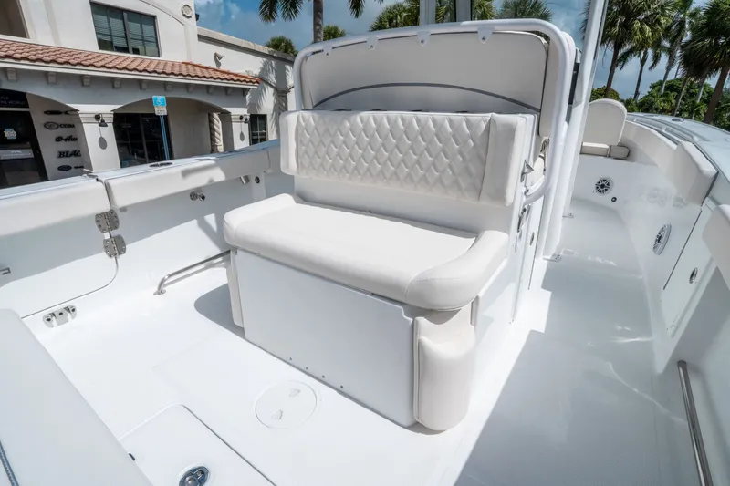 Slide: The Image of Sea Hunt Ultra 275 SE 2026 - 13