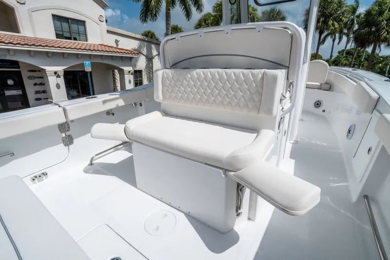 Slide: The Image of Sea Hunt Ultra 275 SE 2026 - 14