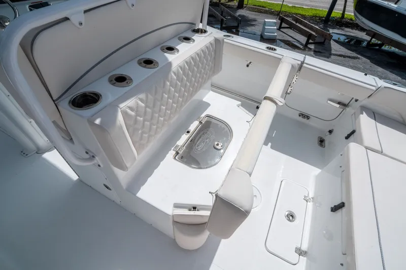 Slide: The Image of Sea Hunt Ultra 275 SE 2026 - 15