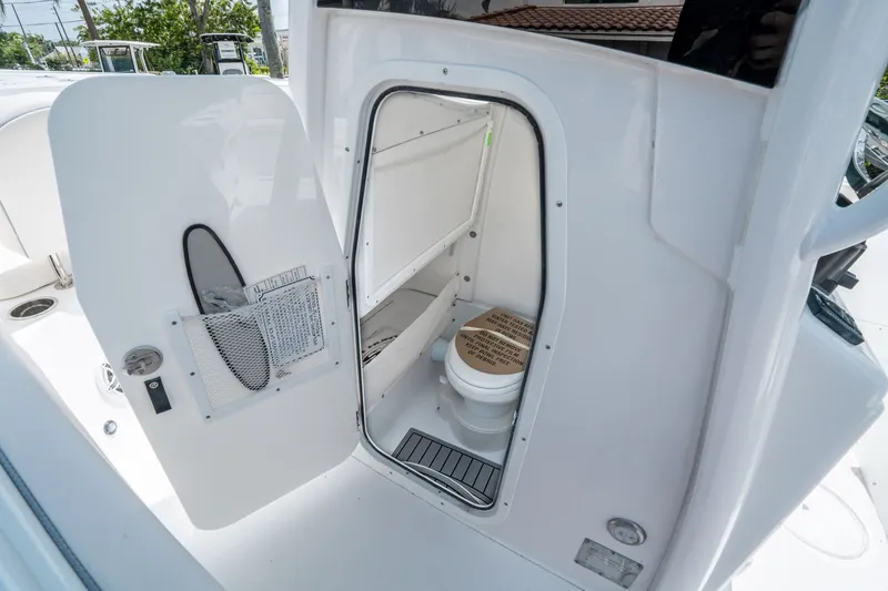 Slide: The Image of Sea Hunt Ultra 275 SE 2026 - 23