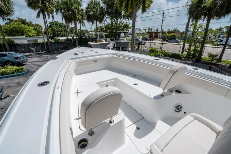 Slide: The Image of Sea Hunt Ultra 275 SE 2026 - 27