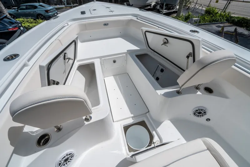 Slide: The Image of Sea Hunt Ultra 275 SE 2026 - 28