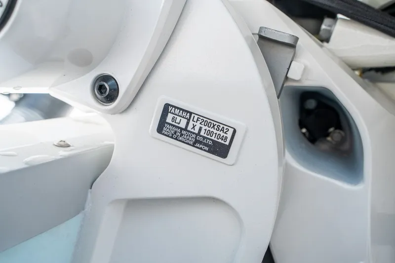 Slide: The Image of Sea Hunt Ultra 275 SE 2026 - 32