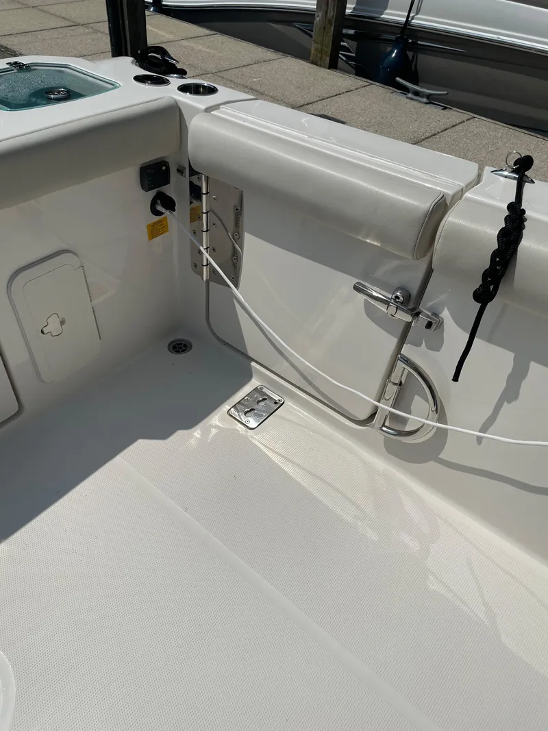 Slide: The Image of Interior of 2023 Sailfish 276 DC boat, white upholstery and fishing rod holder. - 11