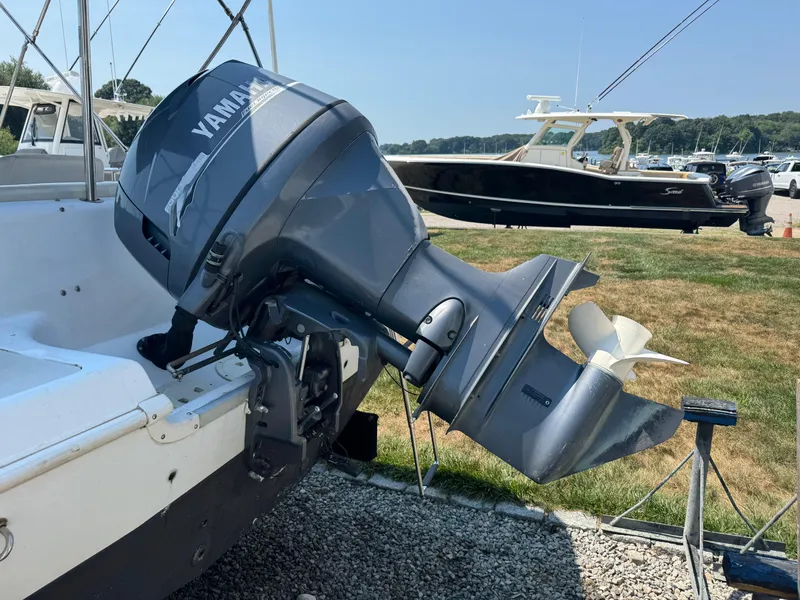 Slide: The Image of 2001 Hurricane FunDeck GS 201 OB with Yamaha outboard motor on display. - 7