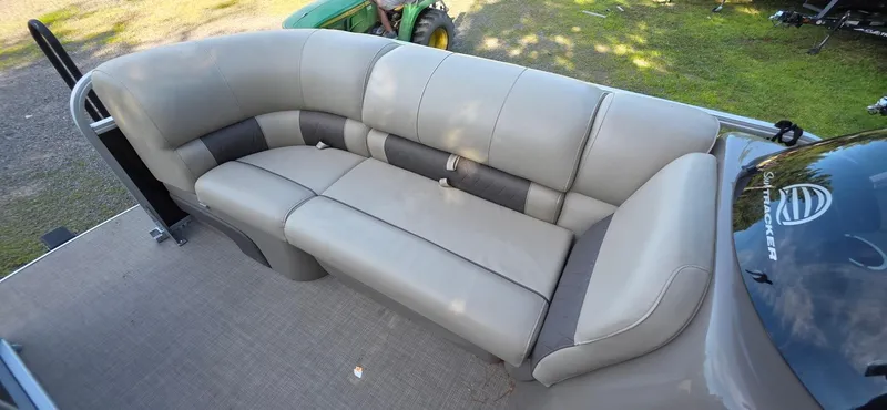 Slide: The Image of 2021 Sun Tracker 22 Party Barge RF with spacious, comfortable seating on a pontoon boat. - 4