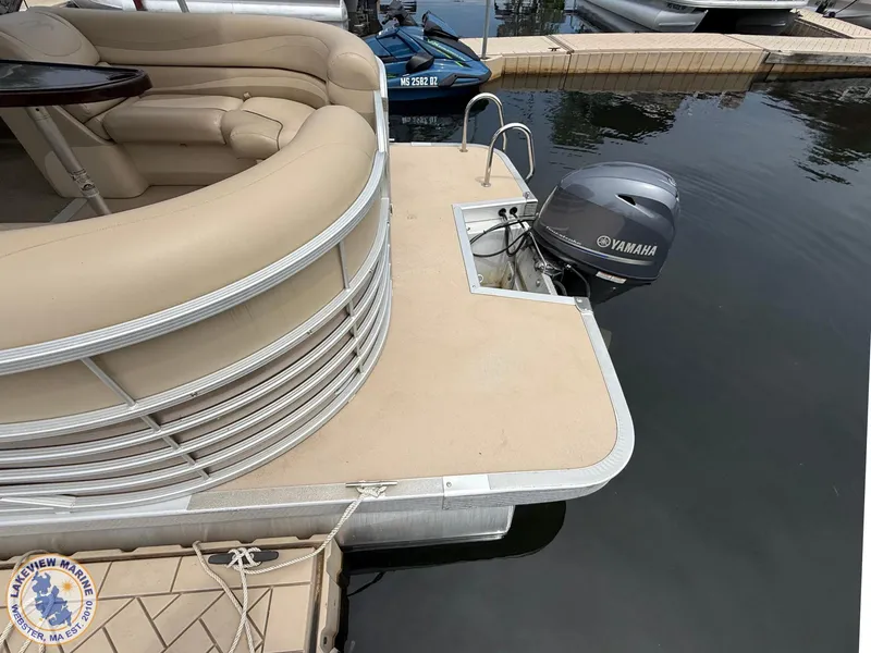 Slide: The Image of 2014 Bennington 2250 GSR pontoon boat with Yamaha outboard motor at dock. - 3