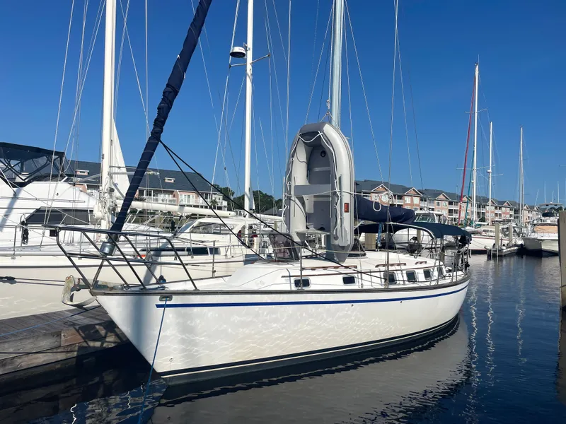 The Image of Endeavour E 35 1983 - 0