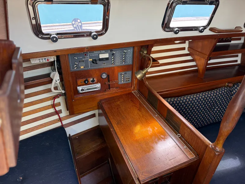 Slide: The Image of Endeavour E 35 1983 - 12