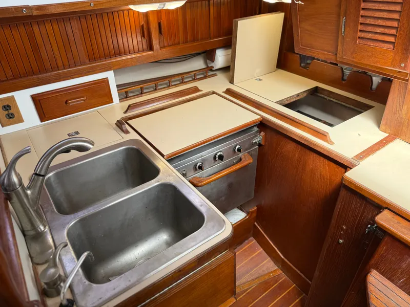 Slide: The Image of Endeavour E 35 1983 - 13