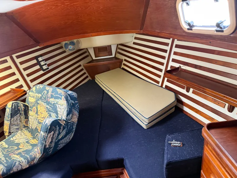 Slide: The Image of Endeavour E 35 1983 - 18