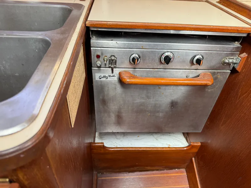 Slide: The Image of Endeavour E 35 1983 - 21