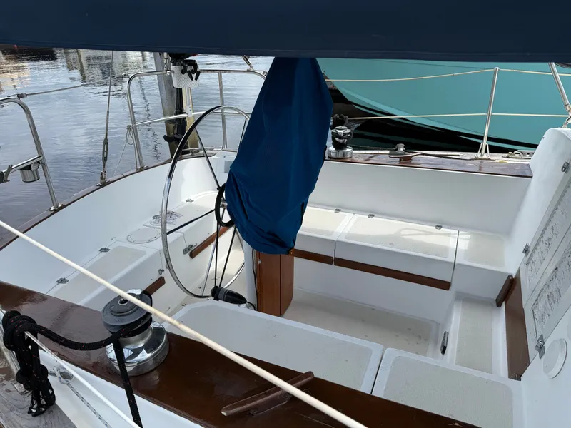 Slide: The Image of Endeavour E 35 1983 - 4