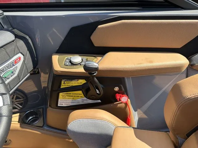 Slide: The Image of Nautique Super Air Nautique S23 2026 - 10