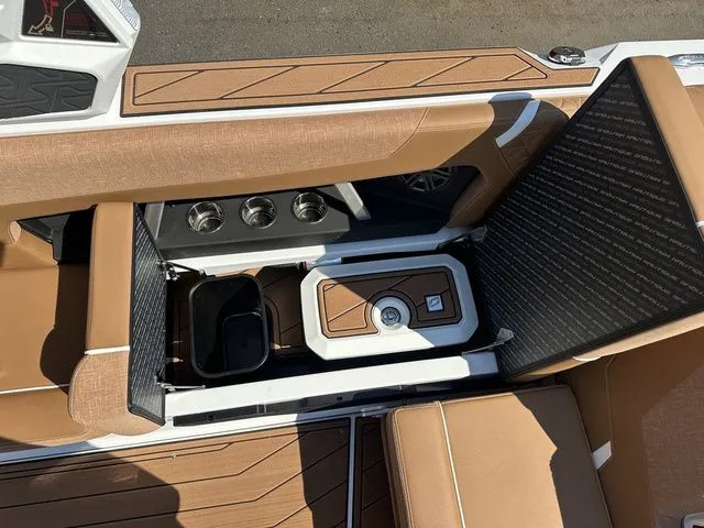 Slide: The Image of Nautique Super Air Nautique GS22 2026 - 10