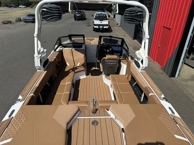Slide: The Image of Nautique Super Air Nautique GS22 2026 - 5