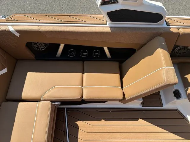 Slide: The Image of Nautique Super Air Nautique GS22 2026 - 9