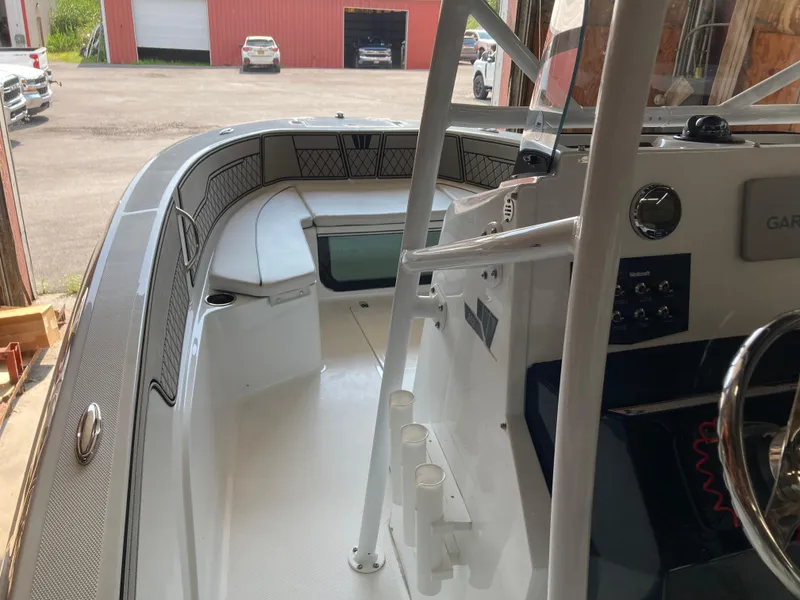 Slide: The Image of 2022 Wellcraft 202 Fisherman boat interior with seating and control panel. - 27