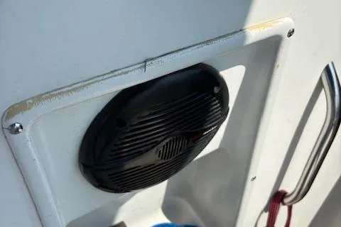 Slide: The Image of 1995 Wellcraft 23 Excel boat speaker and handle detail. - 10