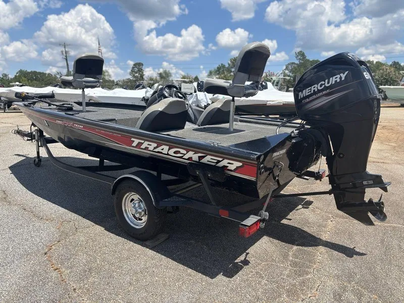 Slide: The Image of 2018 Tracker Pro Team™ 175 TXW boat with Mercury engine on a sunny day. - 8