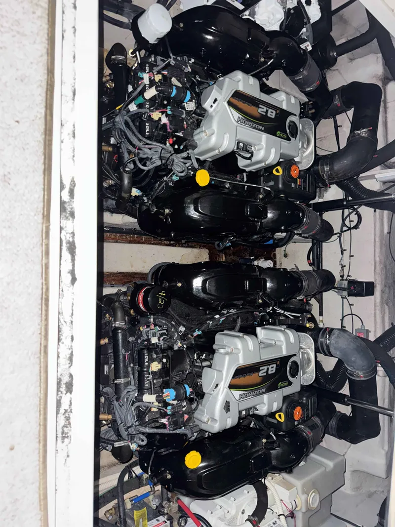 Slide: The Image of Sea Ray Sundancer 370 2013 - 14