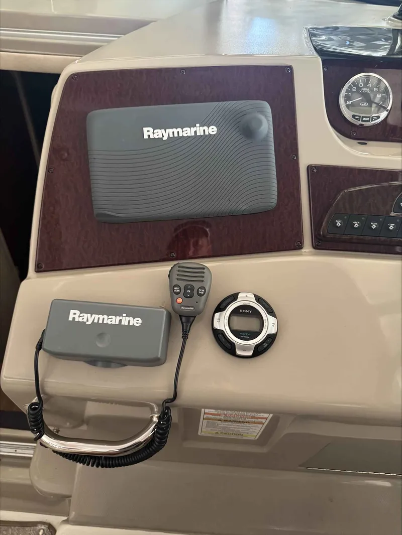 Slide: The Image of Sea Ray Sundancer 370 2013 - 8