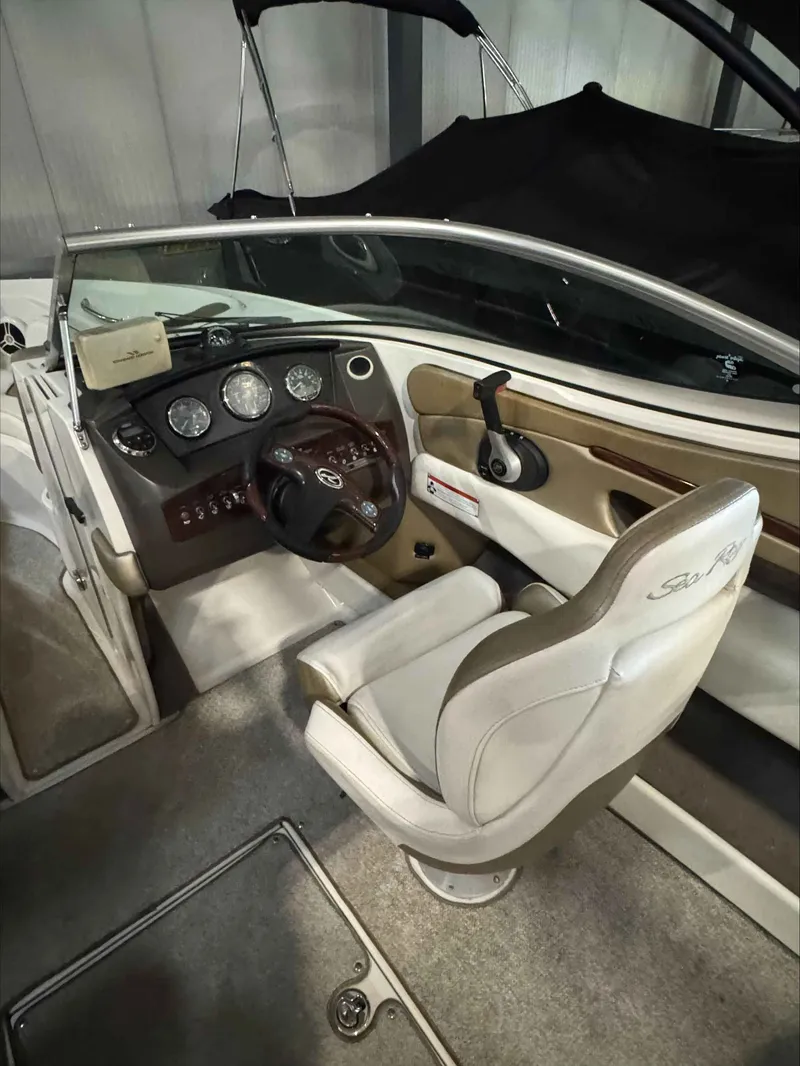 Slide: The Image of Sea Ray 230 Select 2007 - 16