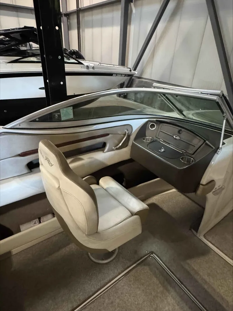 Slide: The Image of Sea Ray 230 Select 2007 - 17