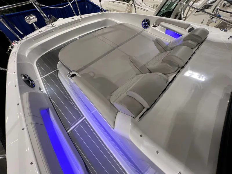 Slide: The Image of Sea Ray Sundancer 320 Outboard 2026 - 26