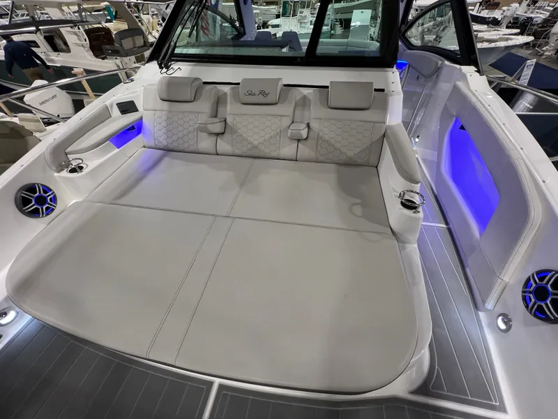 Slide: The Image of Sea Ray Sundancer 320 Outboard 2026 - 28