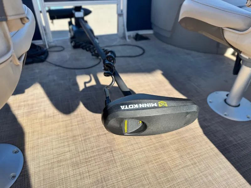 Slide: The Image of Minn Kota trolling motor on 2023 Sun Tracker Bass Buggy 18 DLX boat interior. - 9