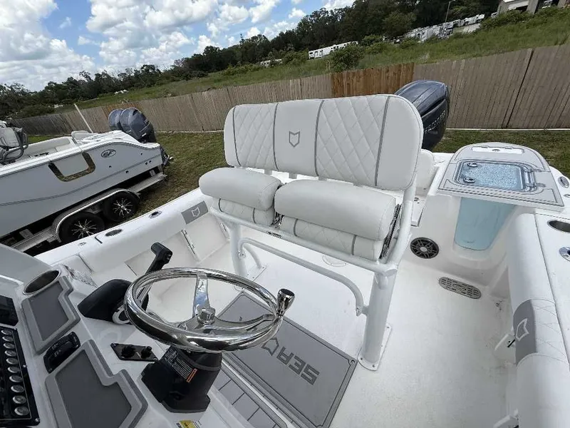 Slide: The Image of Sea Fox 228 Commander 2025 - 12