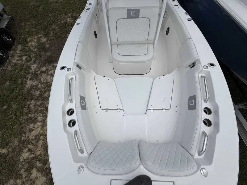 Slide: The Image of Sea Fox 228 Commander 2025 - 8