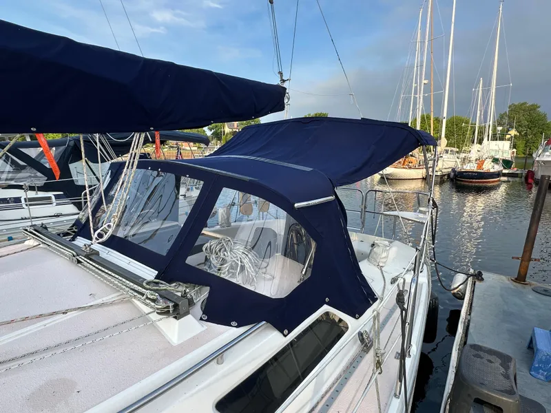 Slide: The Image of 1997 Catalina 28 MkII sailboat docked with blue canvas cover. - 4