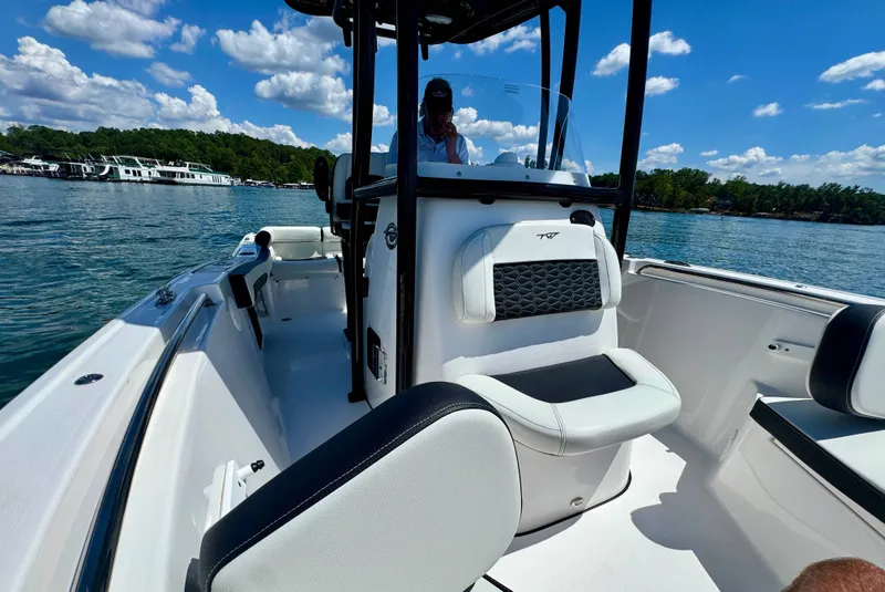 Slide: The Image of Tidewater 210 LXF 2025 - 13