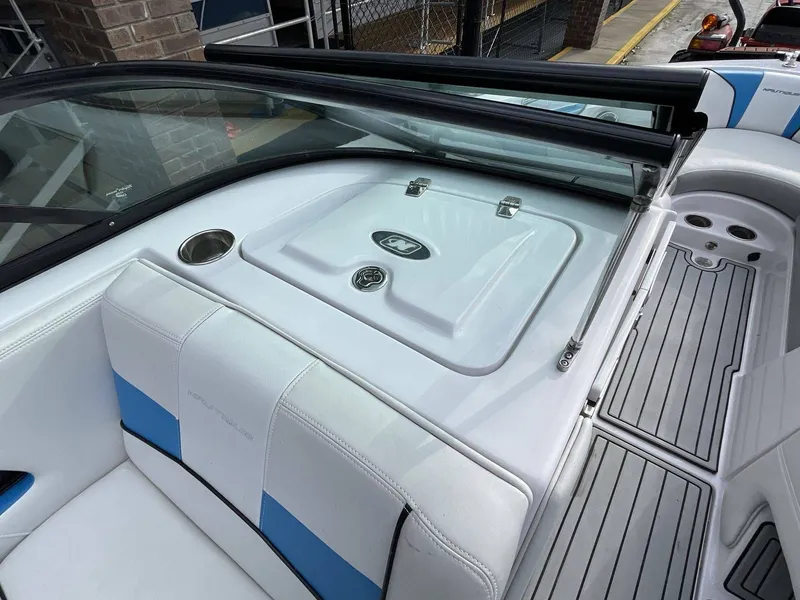 Slide: The Image of Correct Craft 230TE 2011 - 15