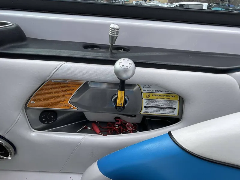 Slide: The Image of Correct Craft 230TE 2011 - 18