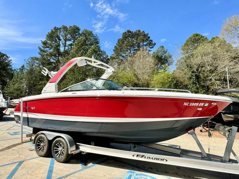 Slide: The Image of Chaparral 26 Surf 2021 - 3