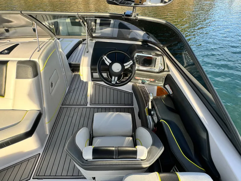 Slide: The Image of Nautique G25 2015 - 13