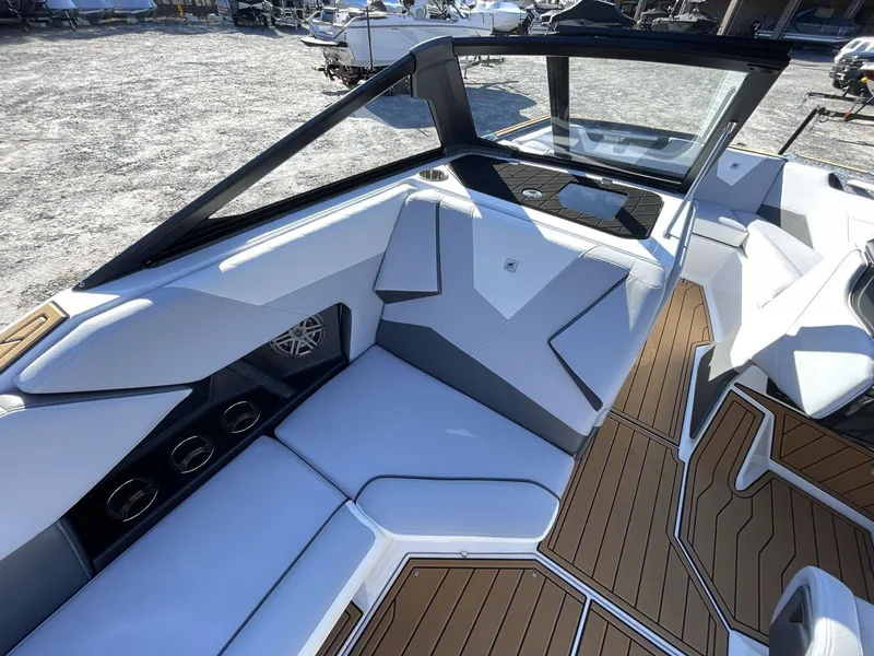 Slide: The Image of Nautique Super Air Nautique S23 2023 - 10