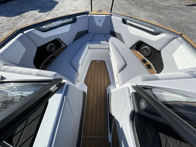 Slide: The Image of Nautique Super Air Nautique S23 2023 - 15