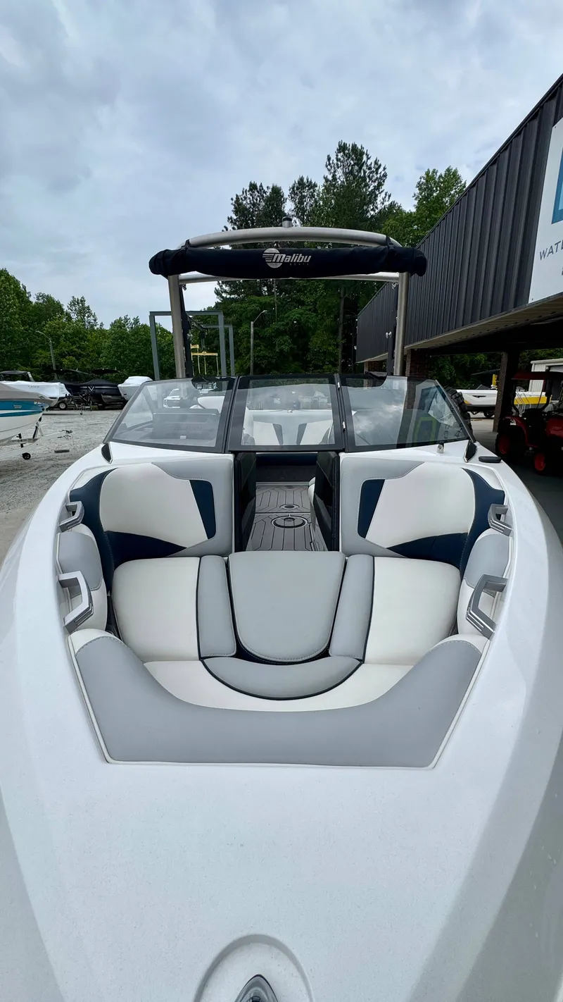 Slide: The Image of Malibu Wakesetter 20 VTX 2019 - 12