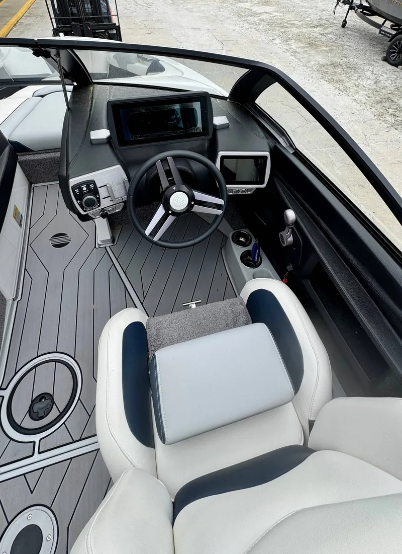 Slide: The Image of Malibu Wakesetter 20 VTX 2019 - 8